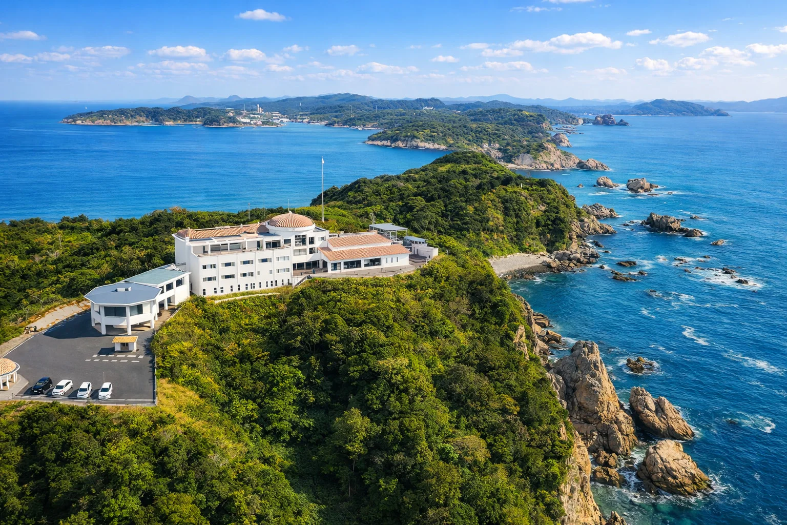 一島一城の空撮 建物と海に囲まれた立地